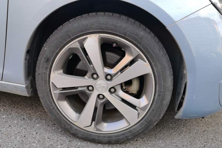 Used Peugeot 308S 2015 1.6T Automatic Jingchi Edition Right Front Wheel Hub
