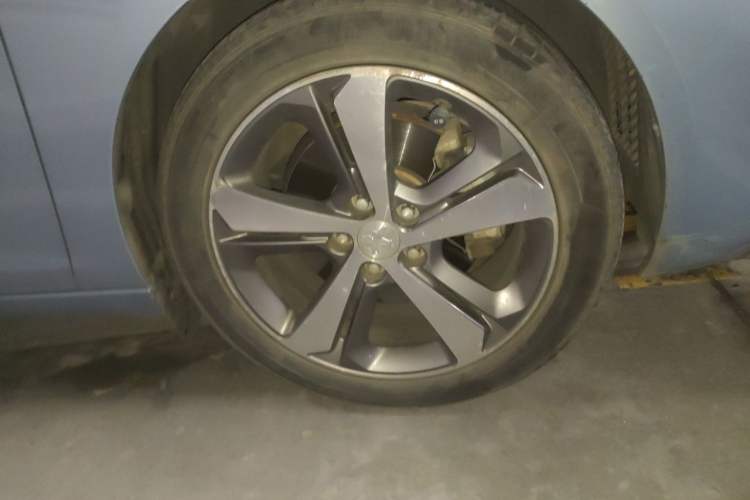 Used Peugeot 308S 2015 1.6T Automatic Jingchi Edition Right Front Wheel Hub