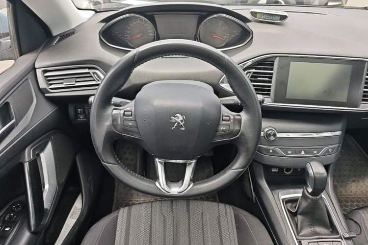 Used Peugeot 308S 2015 1.2T Automatic Jingchi Edition Steering Wheel