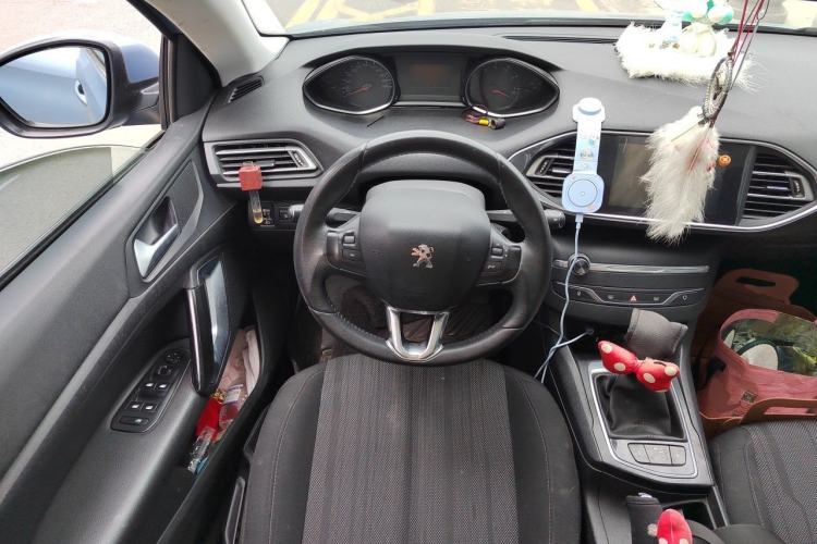 Used Peugeot 308S 2015 1.2T Automatic Jingchi Edition Steering Wheel