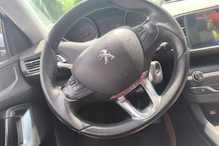 Used Peugeot 308S 2015 1.2T Automatic Jingchi Edition Steering Wheel