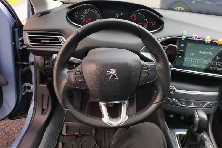 Used Peugeot 308S 2015 1.2T Automatic Jingchi Edition Steering Wheel