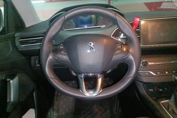 Used Peugeot 308S 2015 1.2T Automatic Jingchi Edition Steering Wheel