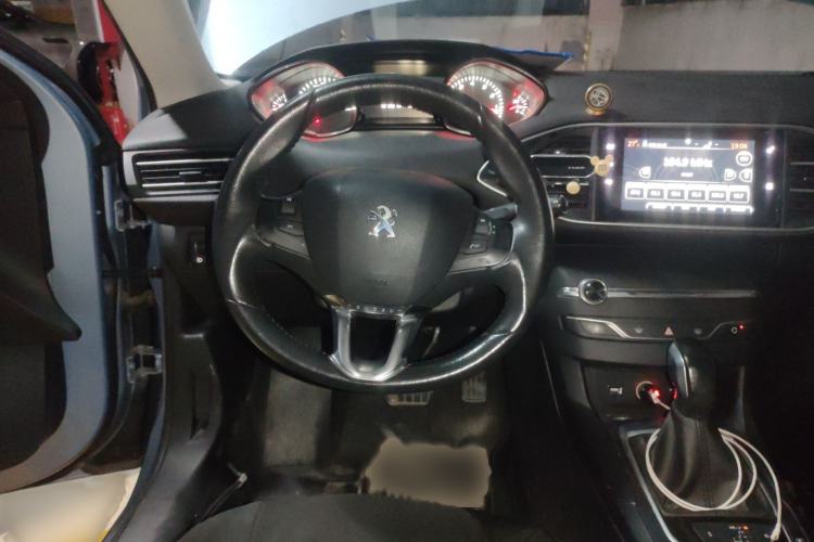 Used Peugeot 308S 2015 1.2T Automatic Jingchi Edition Steering Wheel