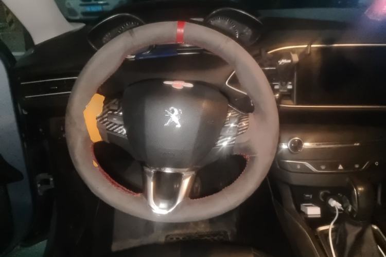 Used Peugeot 308S 2015 1.6T Automatic Jingchi Edition Steering Wheel