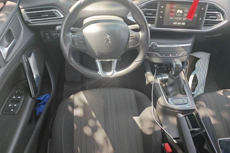 Used Peugeot 308S 2015 1.2T Automatic Jingchi Edition Steering Wheel