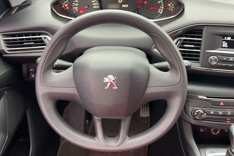 Used Peugeot 308S 2015 1.2T Automatic Shangchi Edition Steering Wheel