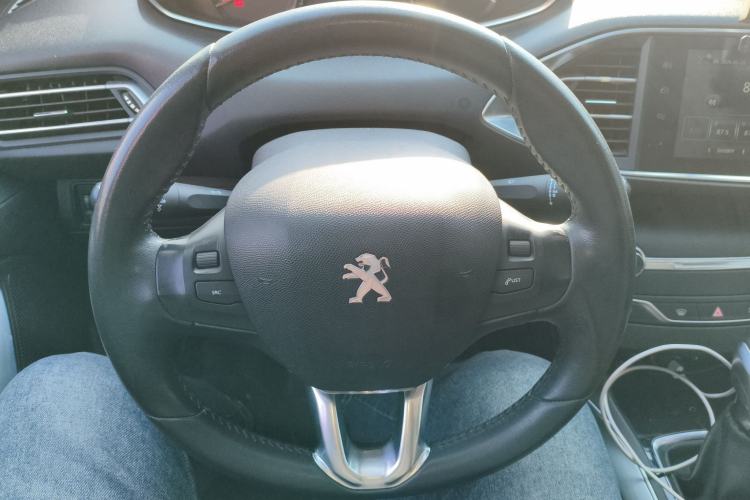 Used Peugeot 308S 2015 1.6T Automatic Jingchi Edition Steering Wheel