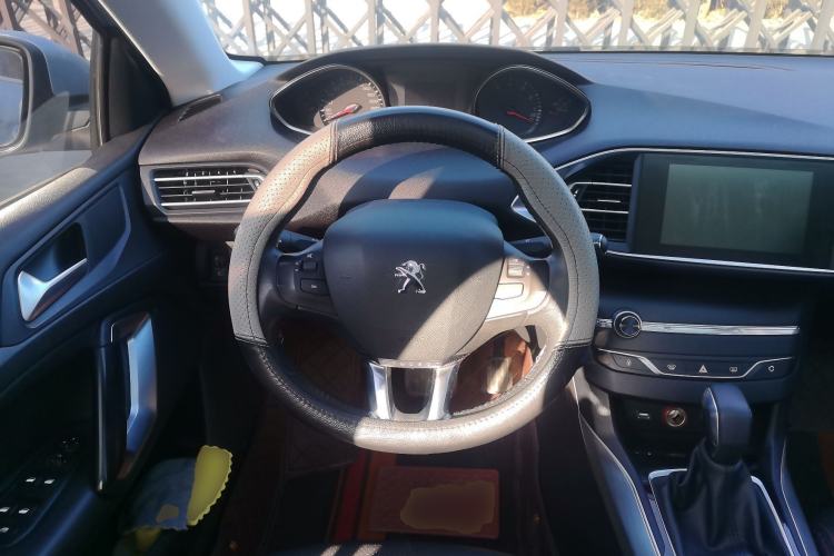 Used Peugeot 308S 2015 1.6T Automatic Jingchi Edition Steering Wheel