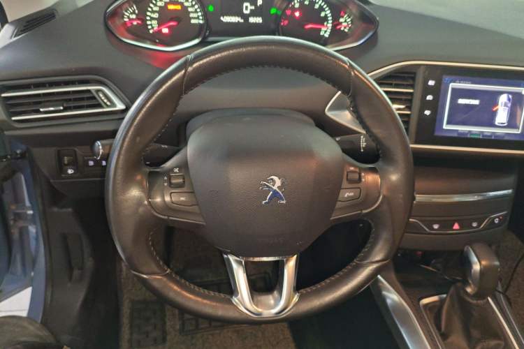 Used Peugeot 308S 2015 1.6T Automatic Jingchi Edition Steering Wheel