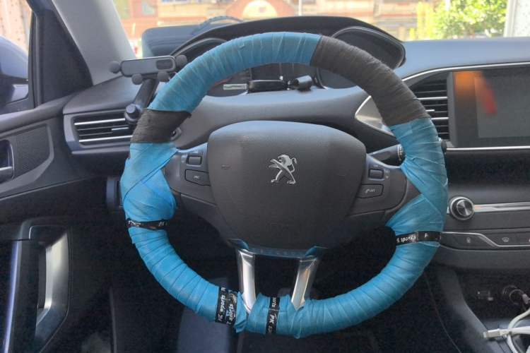 Used Peugeot 308S 2015 1.2T Automatic Jingchi Edition Steering Wheel