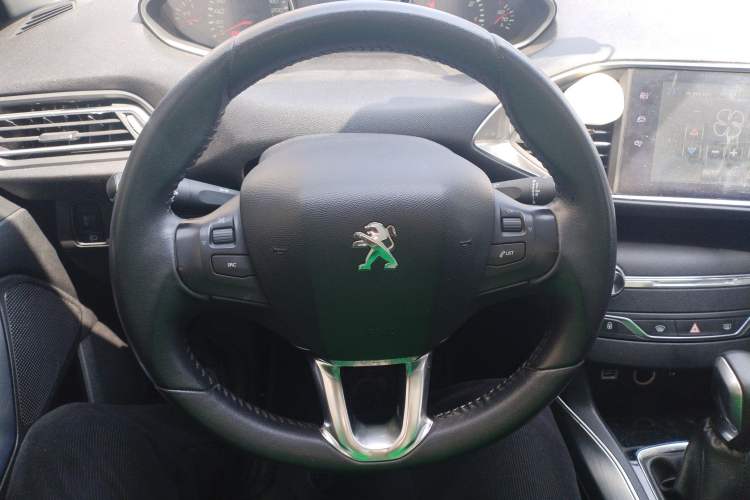 Used Peugeot 308S 2015 1.6T Automatic Jingchi Edition Steering Wheel