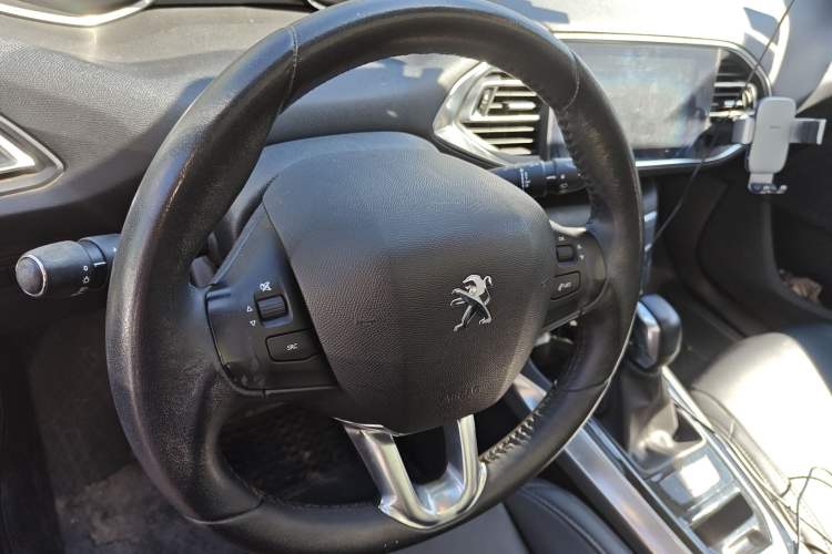 Used Peugeot 308S 2015 1.6T Automatic Jingchi Edition Steering Wheel