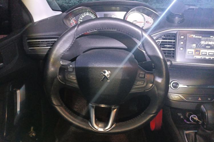 Used Peugeot 308S 2015 1.2T Automatic Jingchi Edition Steering Wheel
