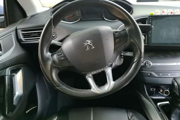 Used Peugeot 308S 2015 1.6T Automatic Jingchi Edition Steering Wheel