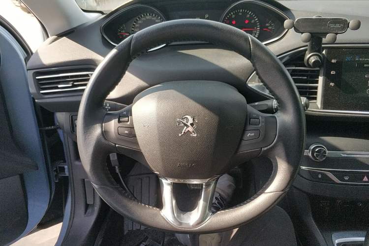Used Peugeot 308S 2015 1.2T Automatic Jingchi Edition Steering Wheel