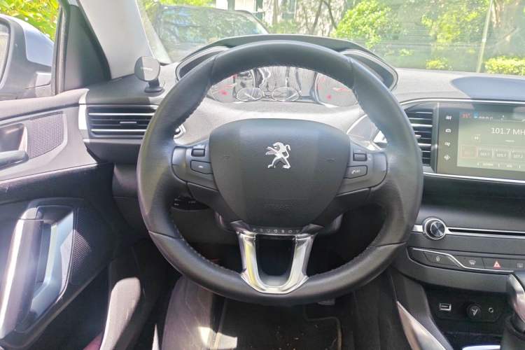 Used Peugeot 308S 2015 1.6T Automatic Ruichi Edition Steering Wheel