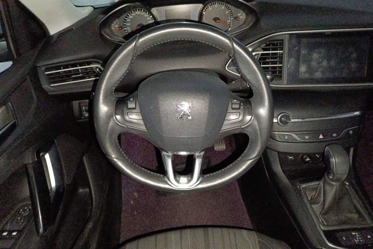 Used Peugeot 308S 2015 1.2T Automatic Jingchi Edition Steering Wheel