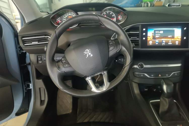 Used Peugeot 308S 2015 1.2T Automatic Jingchi Edition Steering Wheel