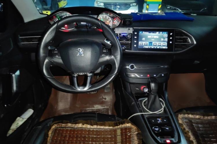Used Peugeot 308S 2015 1.6T Automatic Ruichi Edition Steering Wheel