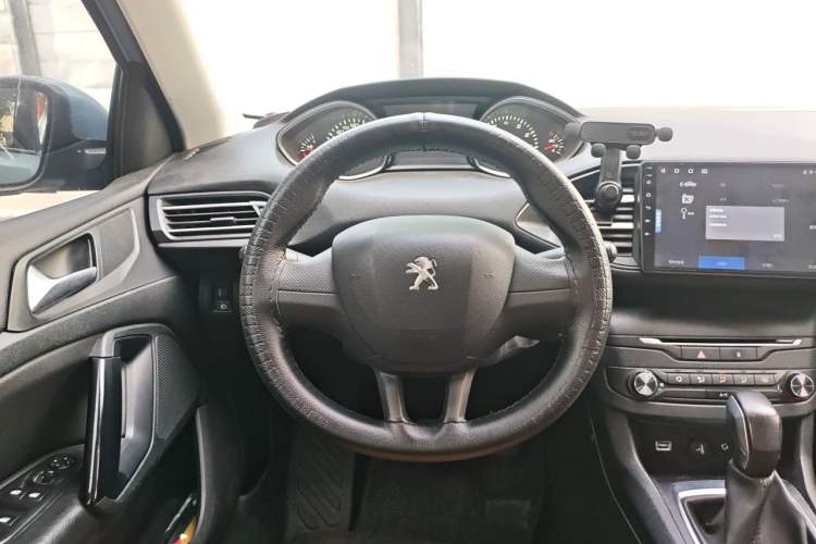 Used Peugeot 308S 2015 1.2T Automatic Shangchi Edition Steering Wheel