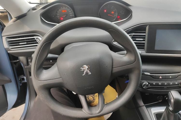 Used Peugeot 308S 2015 1.2T Automatic Shangchi Edition Steering Wheel