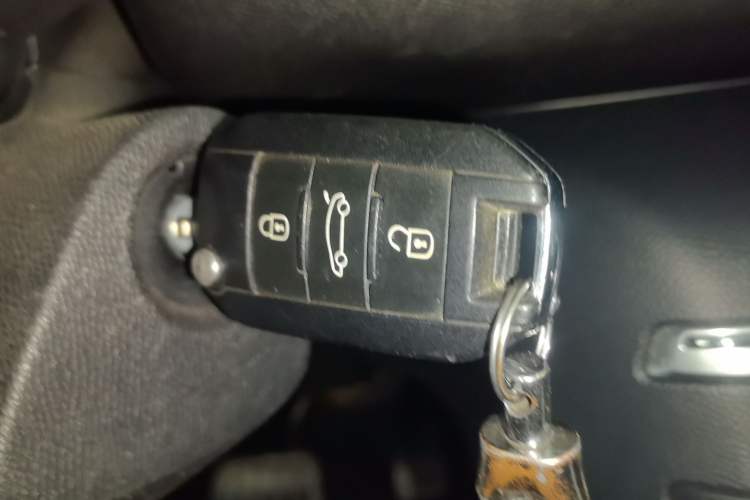 Used Peugeot 308S 2015 1.2T Automatic Jingchi Edition Vehicle Key
