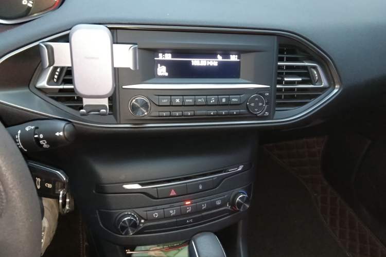 Used Peugeot 308S 2015 1.2T Automatic Shangchi Edition Audio And AC Panel