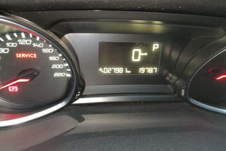 Used Peugeot 308S 2015 1.2T Automatic Shangchi Edition Odometer Close Up