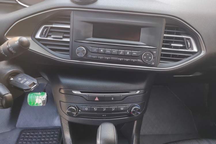 Used Peugeot 308S 2015 1.2T Automatic Shangchi Edition Audio And AC Panel
