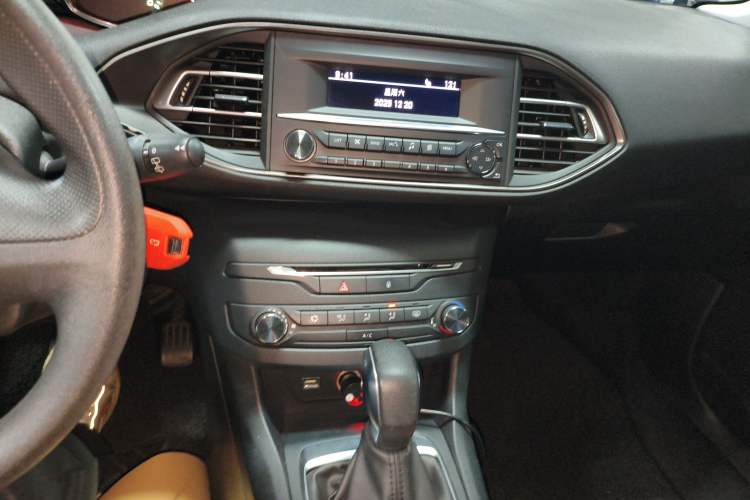 Used Peugeot 308S 2015 1.2T Automatic Shangchi Edition Audio And AC Panel