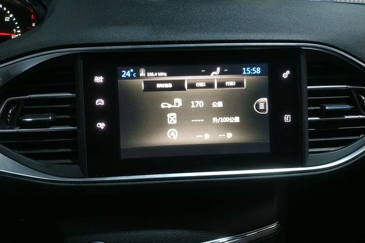 Used Peugeot 308S 2015 1.6T Automatic Jingchi Edition Audio And AC Panel