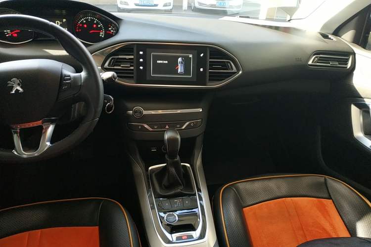Used Peugeot 308S 2015 1.6T Automatic Jingchi Edition Audio And AC Panel