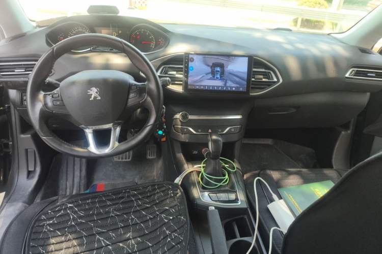 Used Peugeot 308S 2015 1.2T Automatic Jingchi Edition Center Console