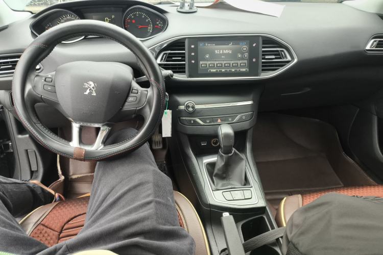 Used Peugeot 308S 2015 1.2T Automatic Jingchi Edition Center Console