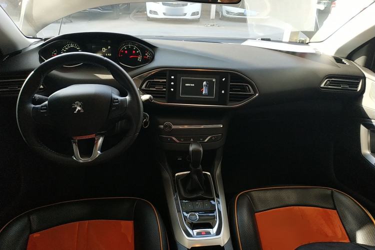 Used Peugeot 308S 2015 1.6T Automatic Jingchi Edition Center Console