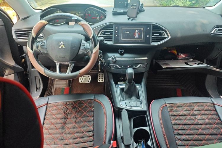 Used Peugeot 308S 2015 1.2T Automatic Jingchi Edition Center Console