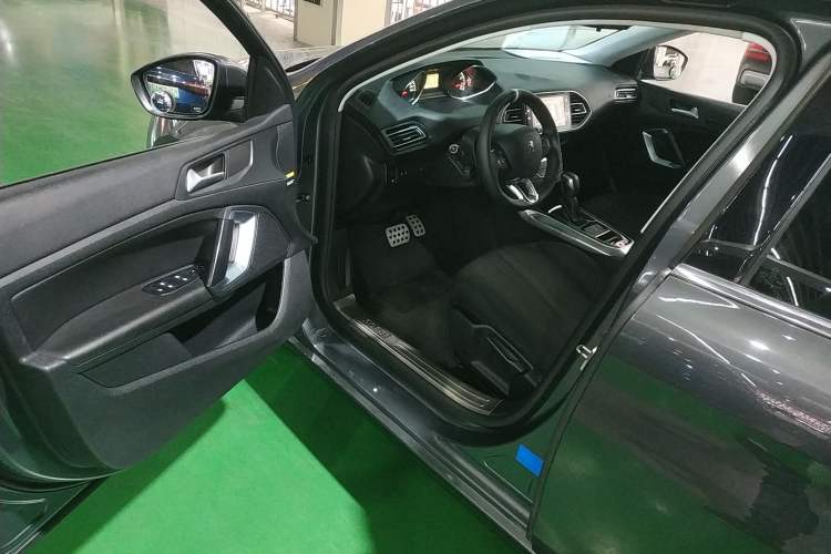 Used Peugeot 308S 2015 1.6T Automatic Jingchi Edition Driver Seat