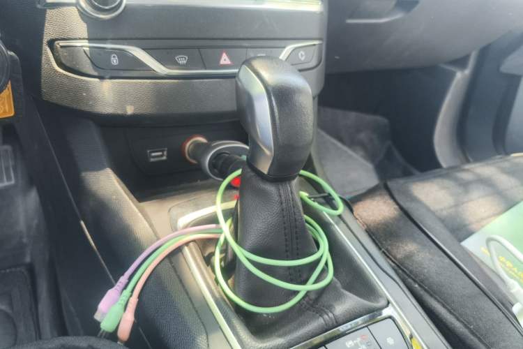Used Peugeot 308S 2015 1.2T Automatic Jingchi Edition Gear Lever