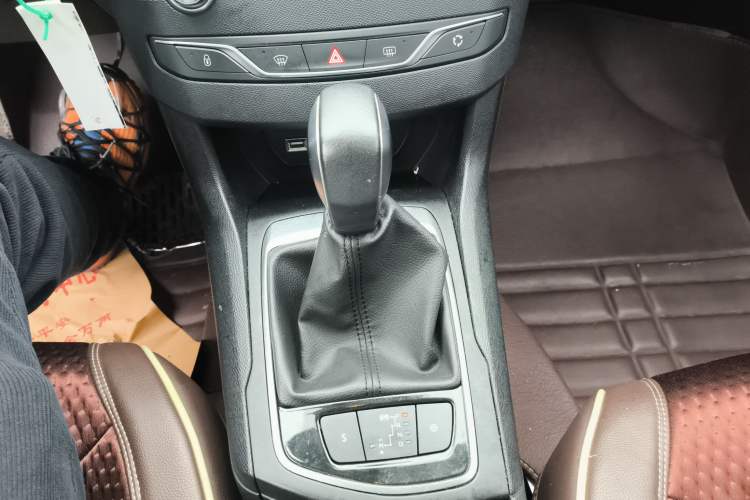 Used Peugeot 308S 2015 1.2T Automatic Jingchi Edition Gear Lever