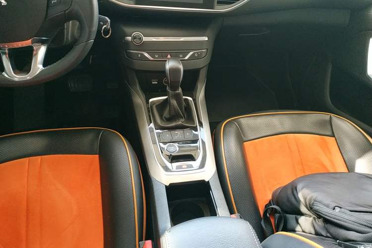 Used Peugeot 308S 2015 1.6T Automatic Jingchi Edition Gear Lever