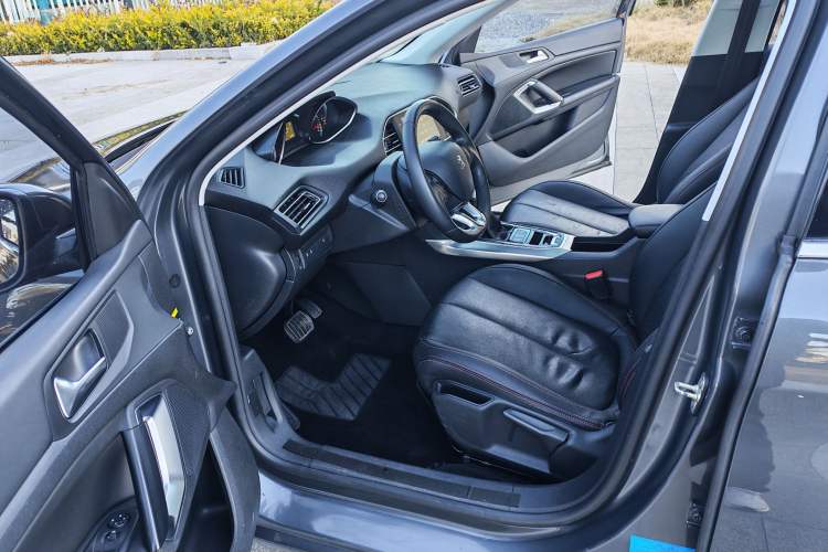 Used Peugeot 308S 2015 1.6T Automatic Jingchi Edition Interior 1