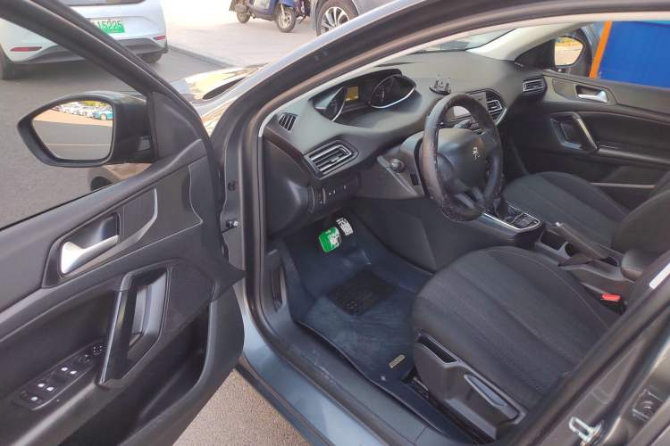Used Peugeot 308S 2015 1.2T Automatic Shangchi Edition Interior 3