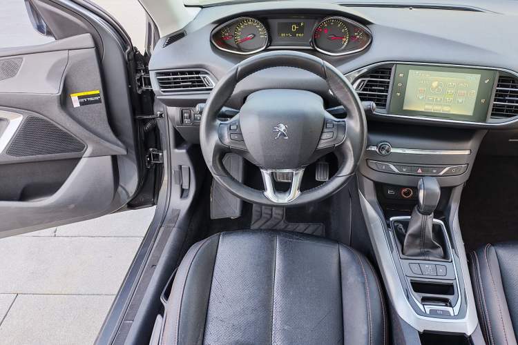 Used Peugeot 308S 2015 1.6T Automatic Jingchi Edition Interior 3