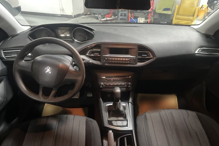 Used Peugeot 308S 2015 1.2T Automatic Shangchi Edition Interior 4