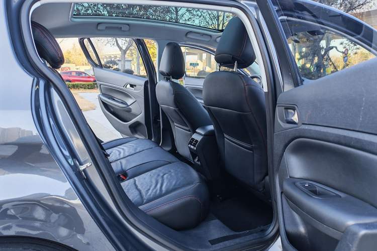 Used Peugeot 308S 2015 1.6T Automatic Jingchi Edition Interior 5