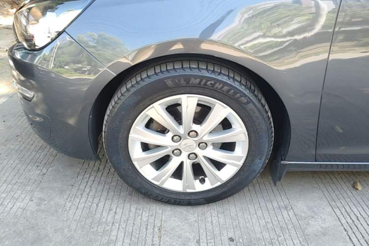 Used Peugeot 308S 2015 1.2T Automatic Shangchi Edition Left Front Wheel Hub