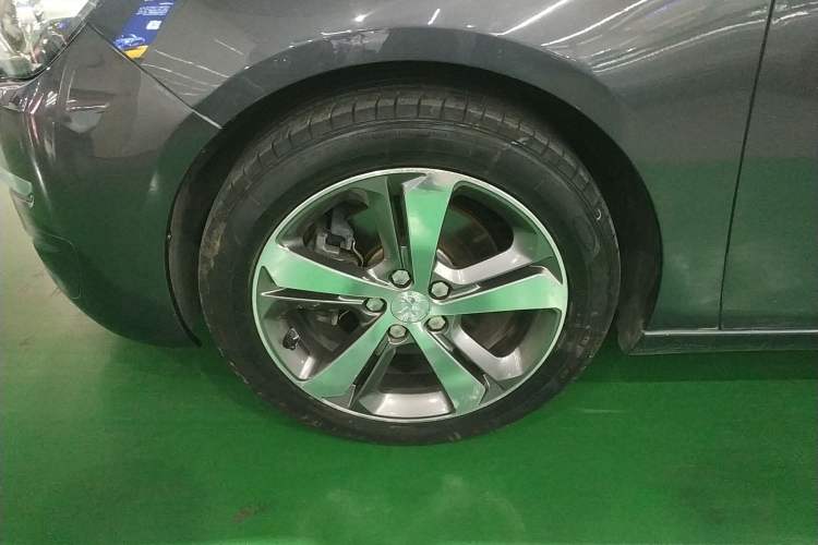 Used Peugeot 308S 2015 1.6T Automatic Jingchi Edition Left Front Wheel Hub