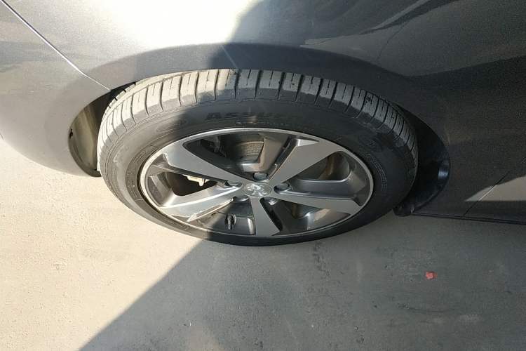 Used Peugeot 308S 2015 1.6T Automatic Jingchi Edition Left Front Wheel Hub