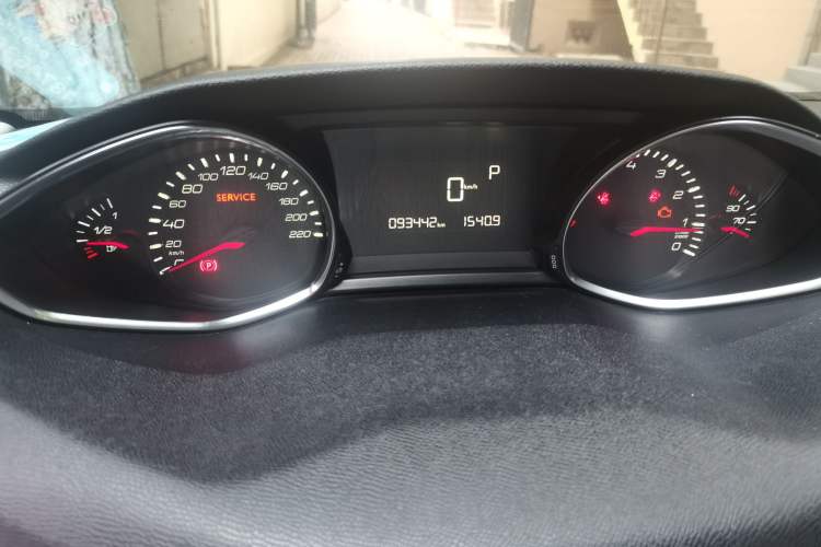 Used Peugeot 308S 2015 1.2T Automatic Shangchi Edition Odometer Close Up
